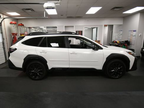 Used 2023 Subaru Outback Onyx Edition AWD/4WD image 9