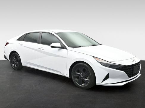 Certified 2021 Hyundai Elantra SEL FWD image 6