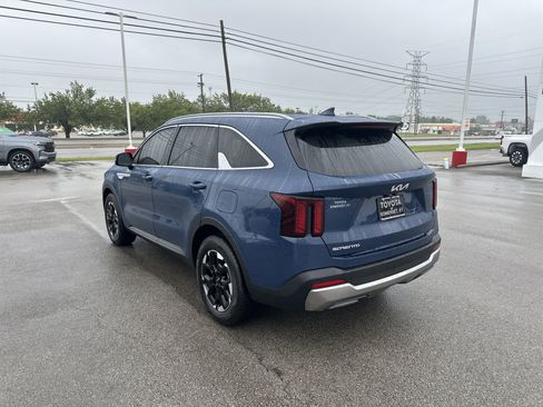 Used 2025 Kia Sorento S FWD image 7