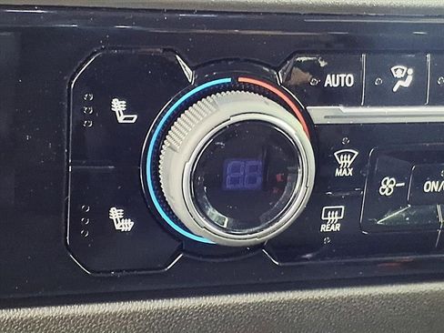 Used 2024 Chevrolet Silverado 1500 LT image 6