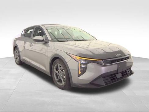 Used 2025 Kia K4 LXS FWD image 2