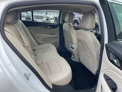 Used 2019 Buick Regal Essence w/ Driver Confidence Package I image 18