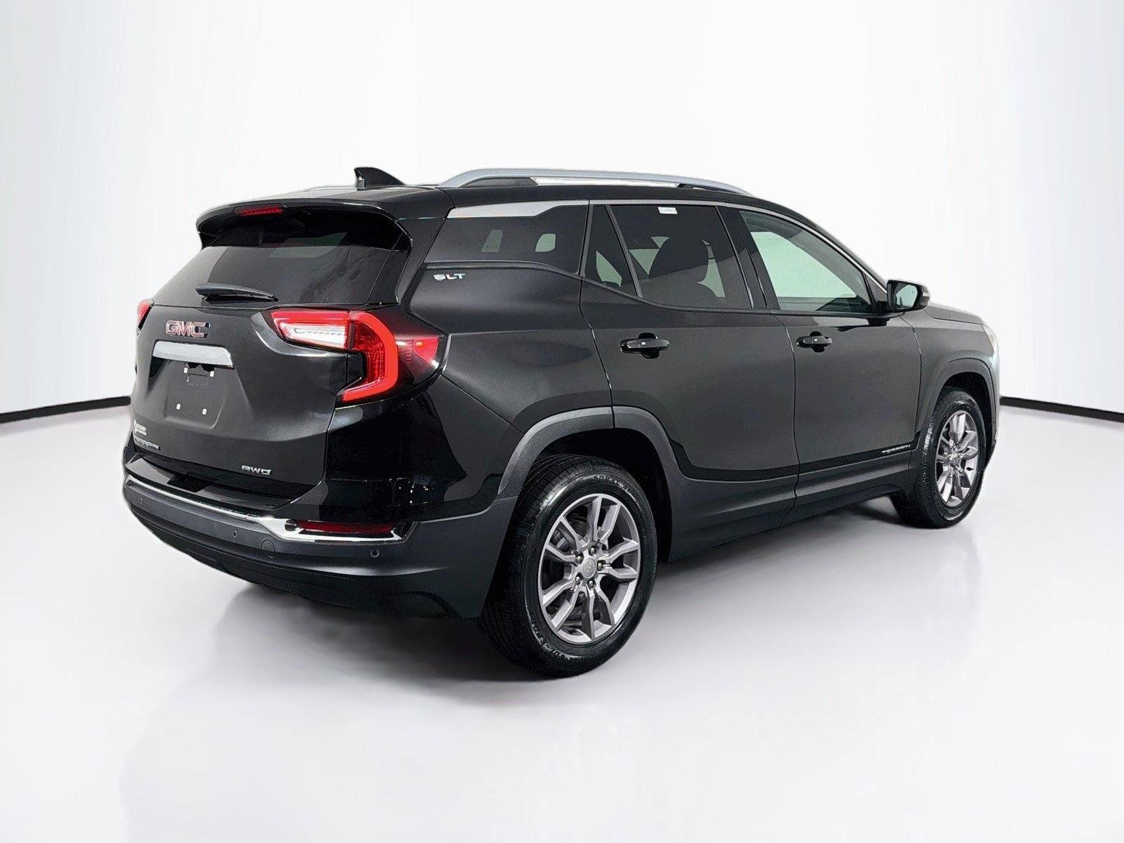 Used 2024 GMC Terrain SLT w/ Infotainment Package II AWD/4WD image 11