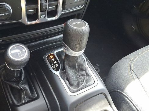 Used 2025 Jeep Gladiator Sport AWD/4WD image 15