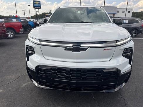 New 2024 Chevrolet Silverado EV RST image 3