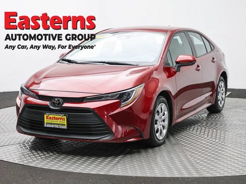 Used 2025 Toyota Corolla LE FWD image 1
