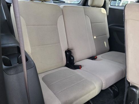 Used 2023 Chevrolet Traverse LS image 17