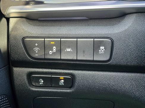 Used 2022 Kia Niro EX Premium w/ Cold Weather Package image 26