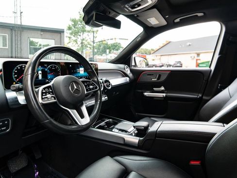 Used 2020 Mercedes-Benz GLB 250 4MATIC w/ Premium Package image 33