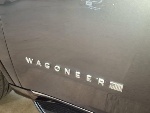 Certified 2024 Jeep Wagoneer L Series III w/ Flexible Seating Group AWD/4WD image 22