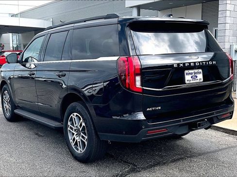 Used 2025 Ford Expedition Active RWD image 3