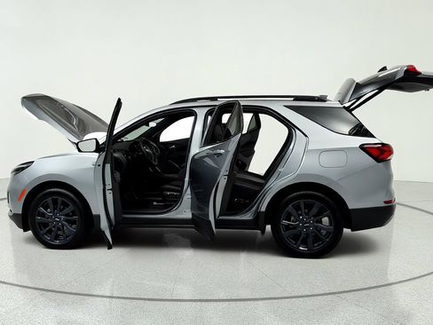 Used 2024 Chevrolet Equinox RS FWD image 10
