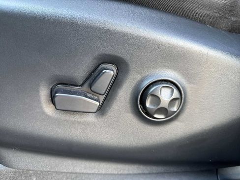 Used 2025 Chrysler Pacifica Select FWD image 19