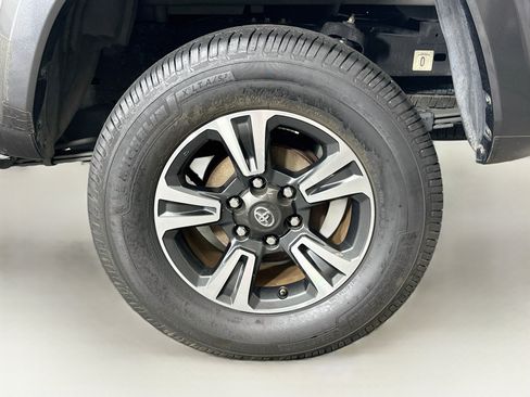 Used 2017 Toyota Tacoma TRD Sport RWD image 11