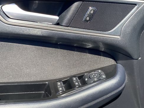 Used 2018 Ford Edge SEL AWD/4WD image 13