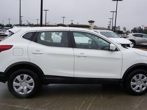 Used 2019 Nissan Rogue Sport S image 4