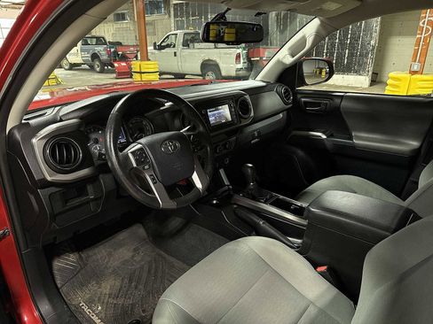 Used 2016 Toyota Tacoma SR5 w/ Exterior Package image 28