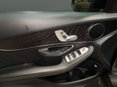 Used 2018 Mercedes-Benz GLC 300 4MATIC w/ Multimedia Package image 12