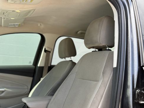 Used 2017 Ford Escape SE FWD image 17