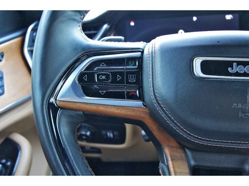 Used 2022 Jeep Grand Cherokee Summit AWD/4WD image 18