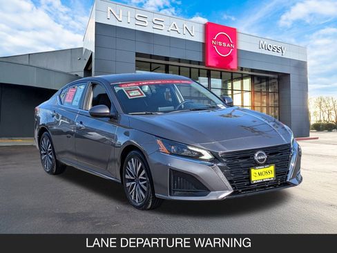 Certified 2023 Nissan Altima 2.5 SV image 2