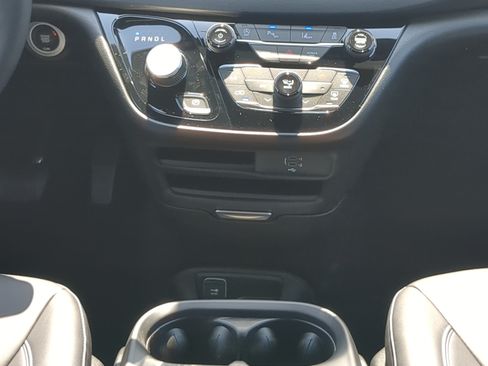 New 2027 Chrysler Pacifica LX FWD image 17