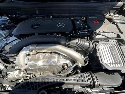 Used 2025 Mercedes-Benz GLB 250 4MATIC image 9