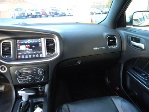 Used 2017 Dodge Charger SXT w/ AWD Plus Group image 16