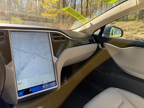 Used 2015 Tesla Model S 70D AWD/4WD image 12