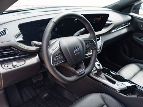 Used 2024 Buick Envista Sport Touring w/ Convenience I Package FWD image 5