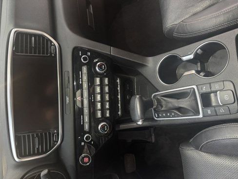 Certified 2022 Kia Sportage EX w/ EX Technology Package image 8