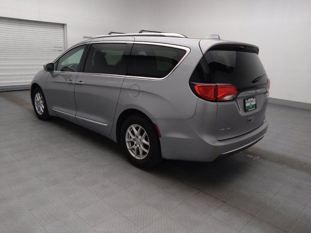 Used 2020 Chrysler Pacifica Touring-L FWD image 3