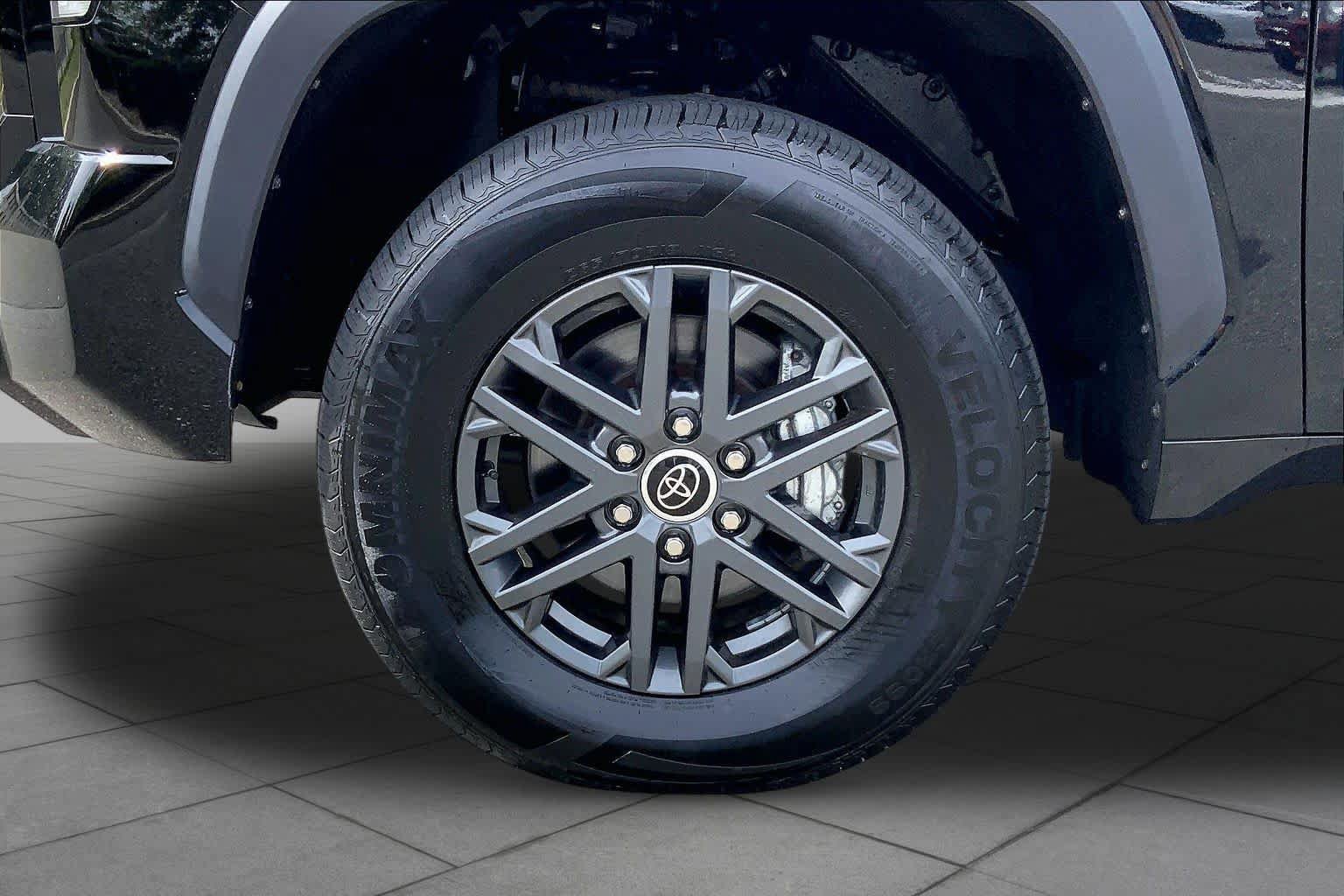 Used 2023 Toyota Tundra SR5 w/ SR5 Convenience Package AWD/4WD image 11