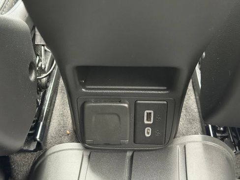Used 2021 Buick Encore GX Essence w/ Experience Buick Package AWD/4WD image 27