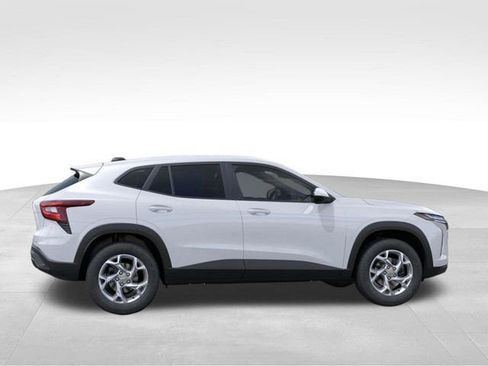 New 2026 Chevrolet Trax LS image 5
