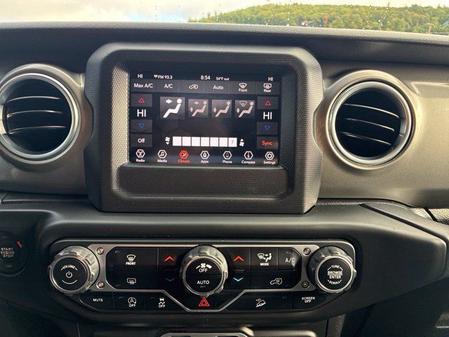 Used 2018 Jeep Wrangler Unlimited Sahara AWD/4WD image 12