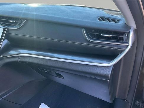 Used 2023 Jeep Grand Cherokee L Laredo image 30