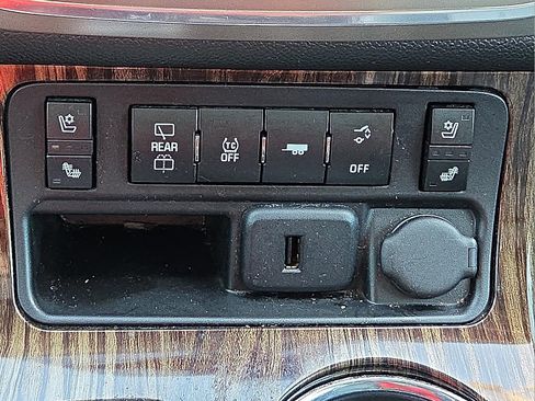 Used 2015 GMC Acadia Denali image 18