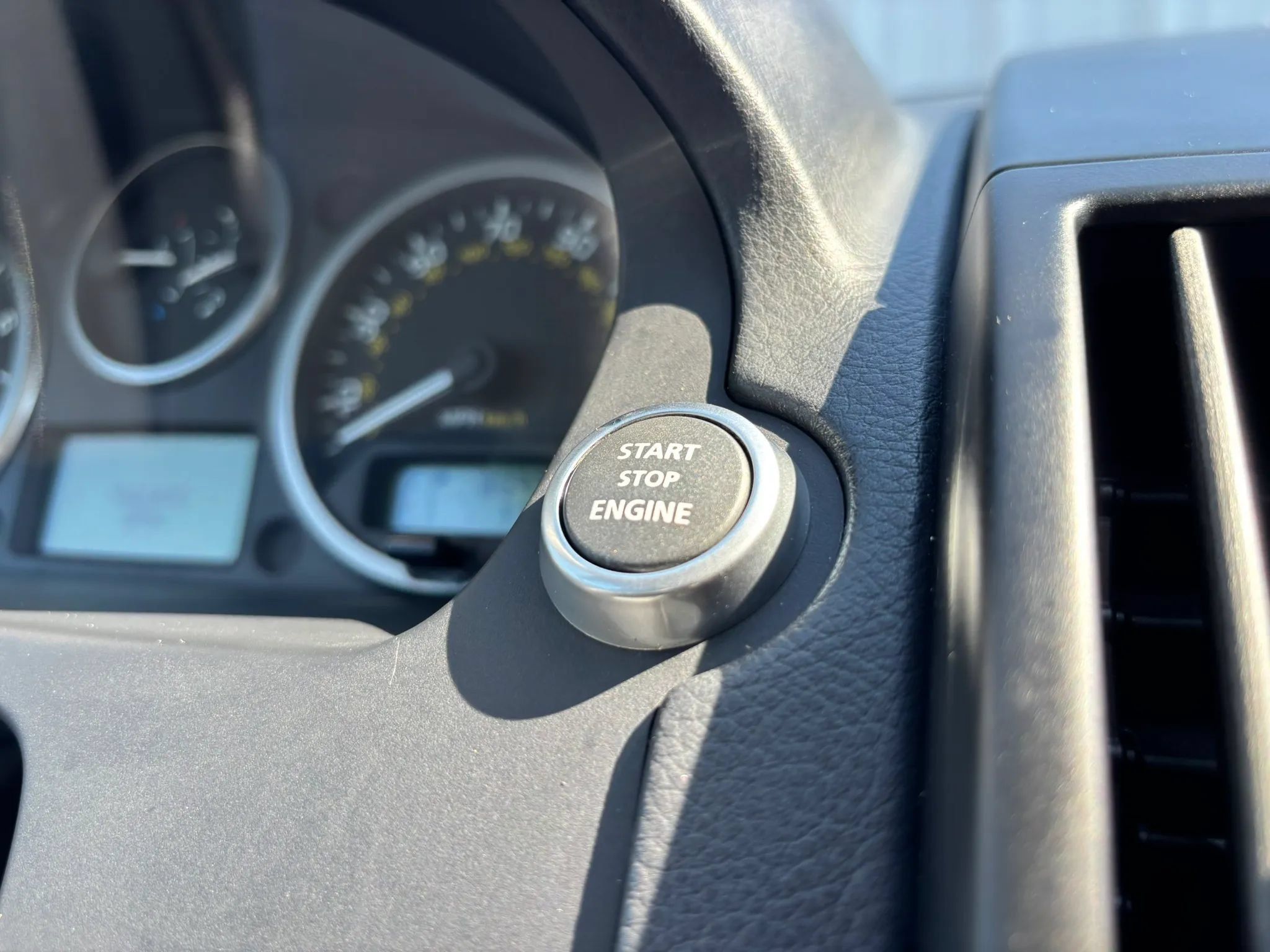 Used 2011 Land Rover LR2 HSE AWD/4WD image 29