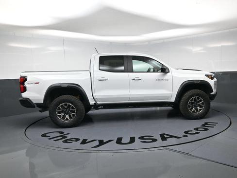 Used 2026 Chevrolet Colorado ZR2 w/ Technology Package AWD/4WD image 10