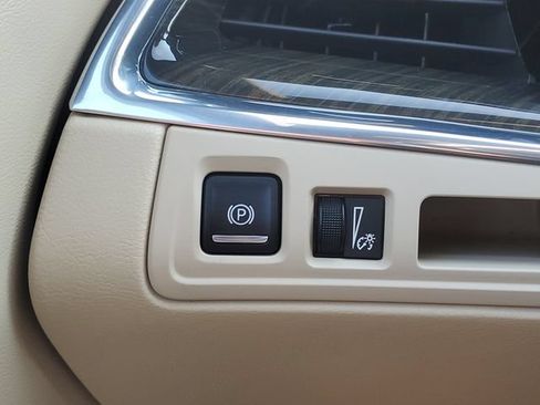 Certified 2017 Cadillac XT5 FWD image 28