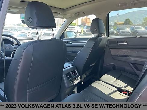 Used 2023 Volkswagen Atlas SE AWD/4WD image 2