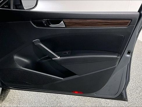 Used 2020 Volkswagen Passat 2.0T SEL image 29