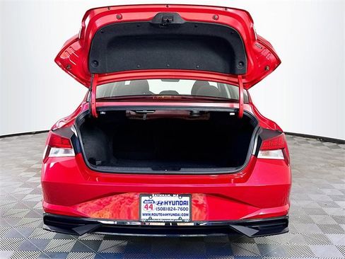 Used 2021 Hyundai Elantra SEL w/ Convenience + Premium Package image 34