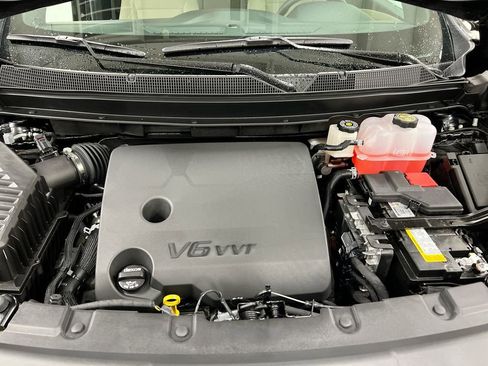 Used 2023 Chevrolet Traverse LS FWD image 24
