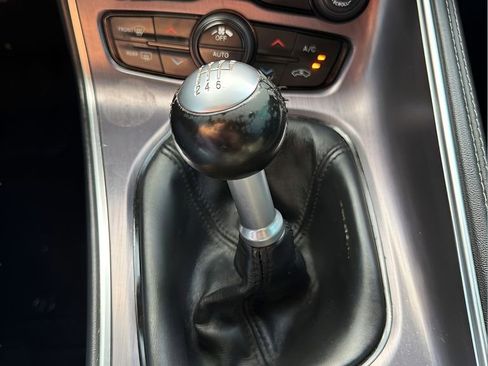 Used 2018 Dodge Challenger R/T w/ Driver Convenience Group RWD image 18