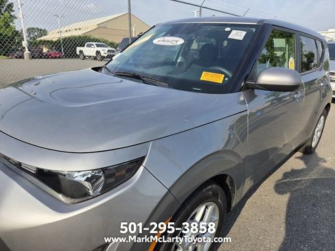 Used 2023 Kia Soul LX w/ Option Group 015 FWD image 4