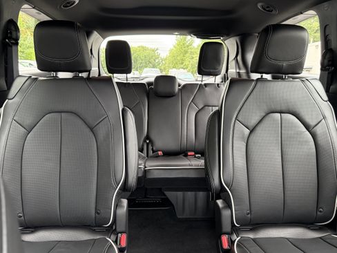 New 2026 Chrysler Pacifica Limited w/ S Appearance Package FWD image 18