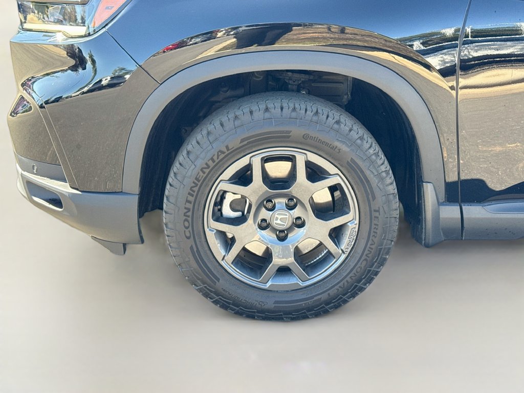 Used 2025 Honda Pilot TrailSport image 42