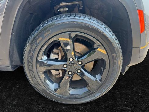 Certified 2023 Jeep Grand Cherokee L Altitude AWD/4WD image 23